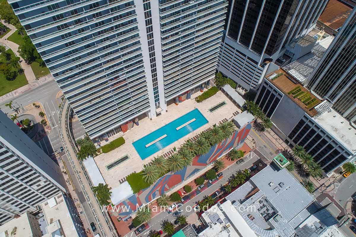 50 Biscayne Condos in Downtown Miami Pool Deck