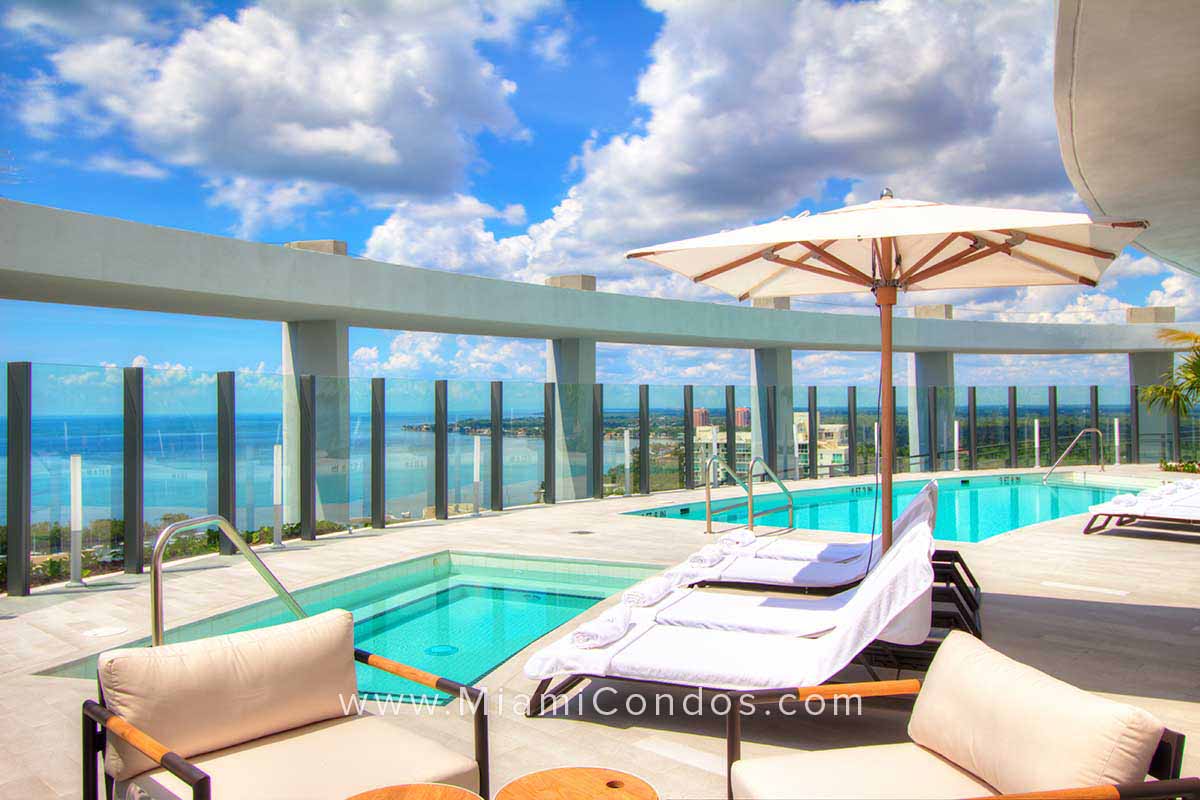 Club Residences at Park Grove Rooftop Pool & Spa