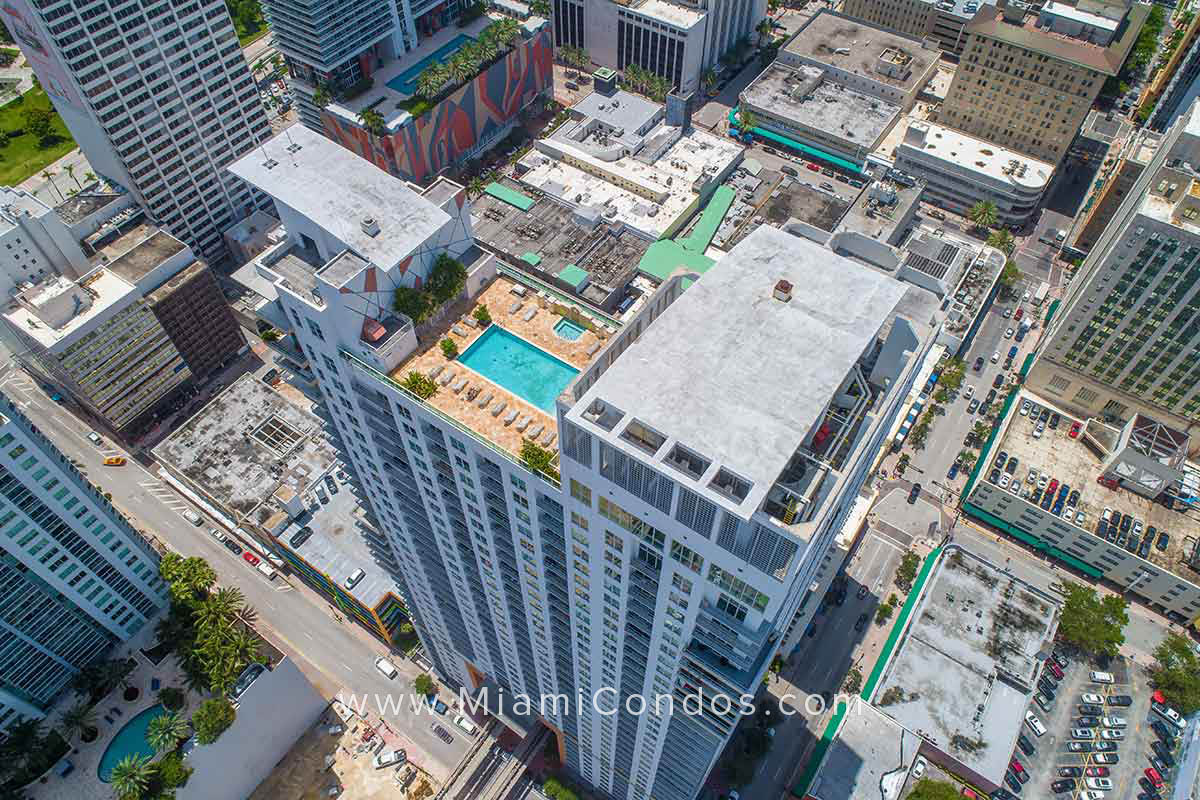 Loft Downtown II Condo Tower in Miami Pool Deck