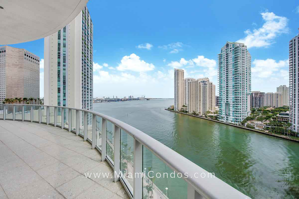 Met 1 Condos Views of Miami River in Downtown Miami
