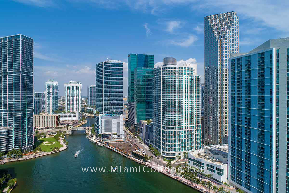 Met 1 Condo Tower in Downtown Miami