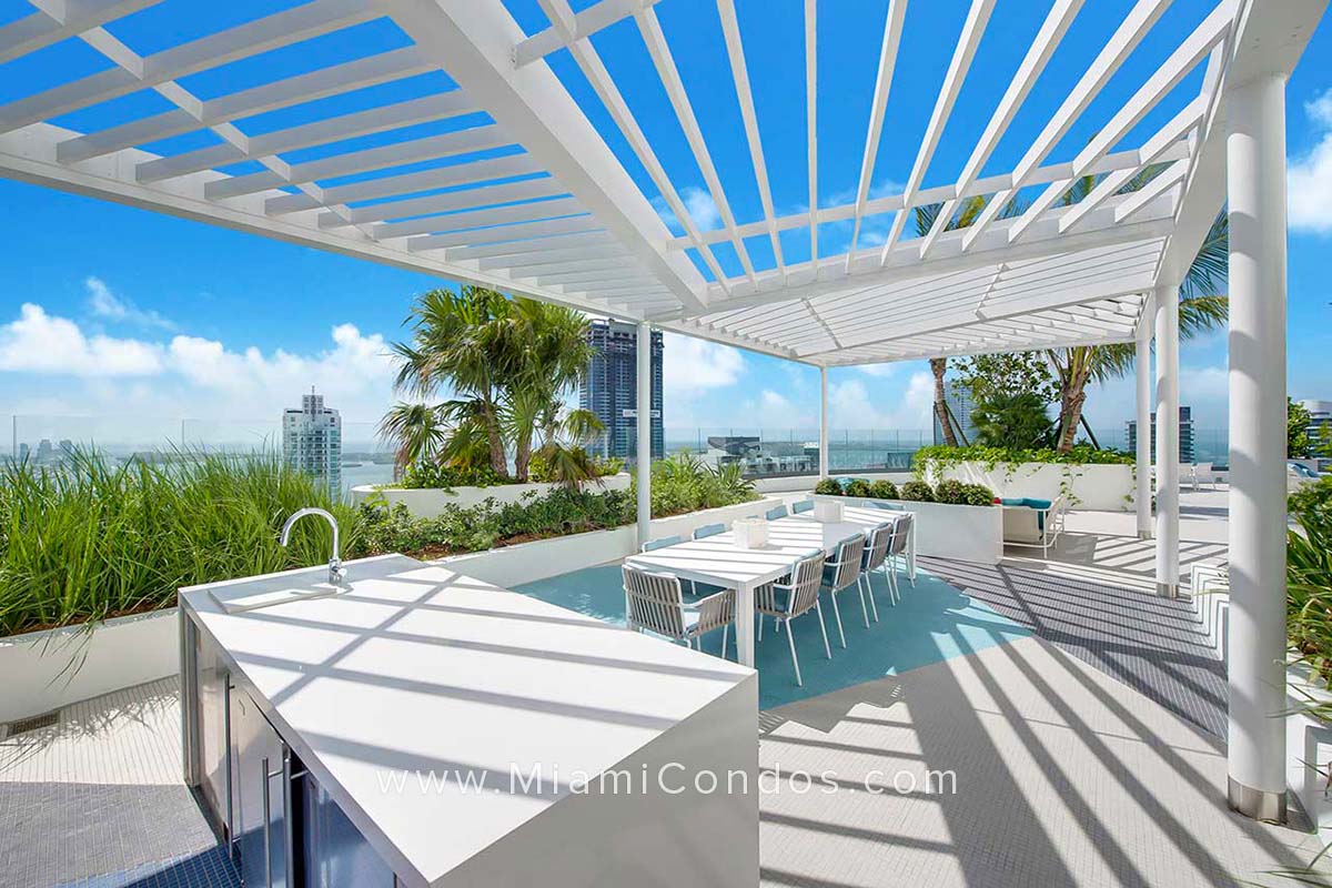 Brickell Heights Rooftop BBQ Area