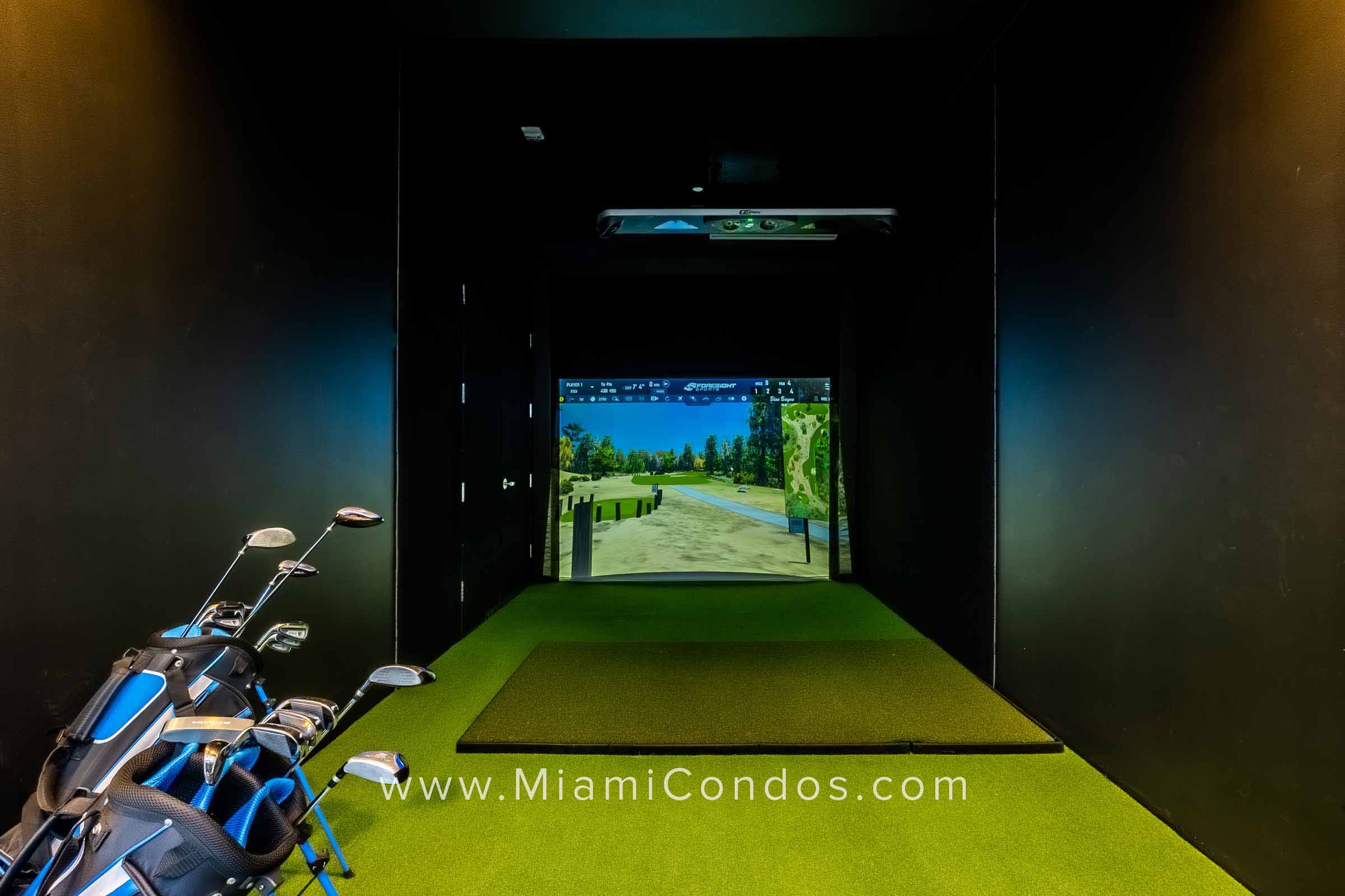 Paramount Miami Worldcenter Golf Simulator