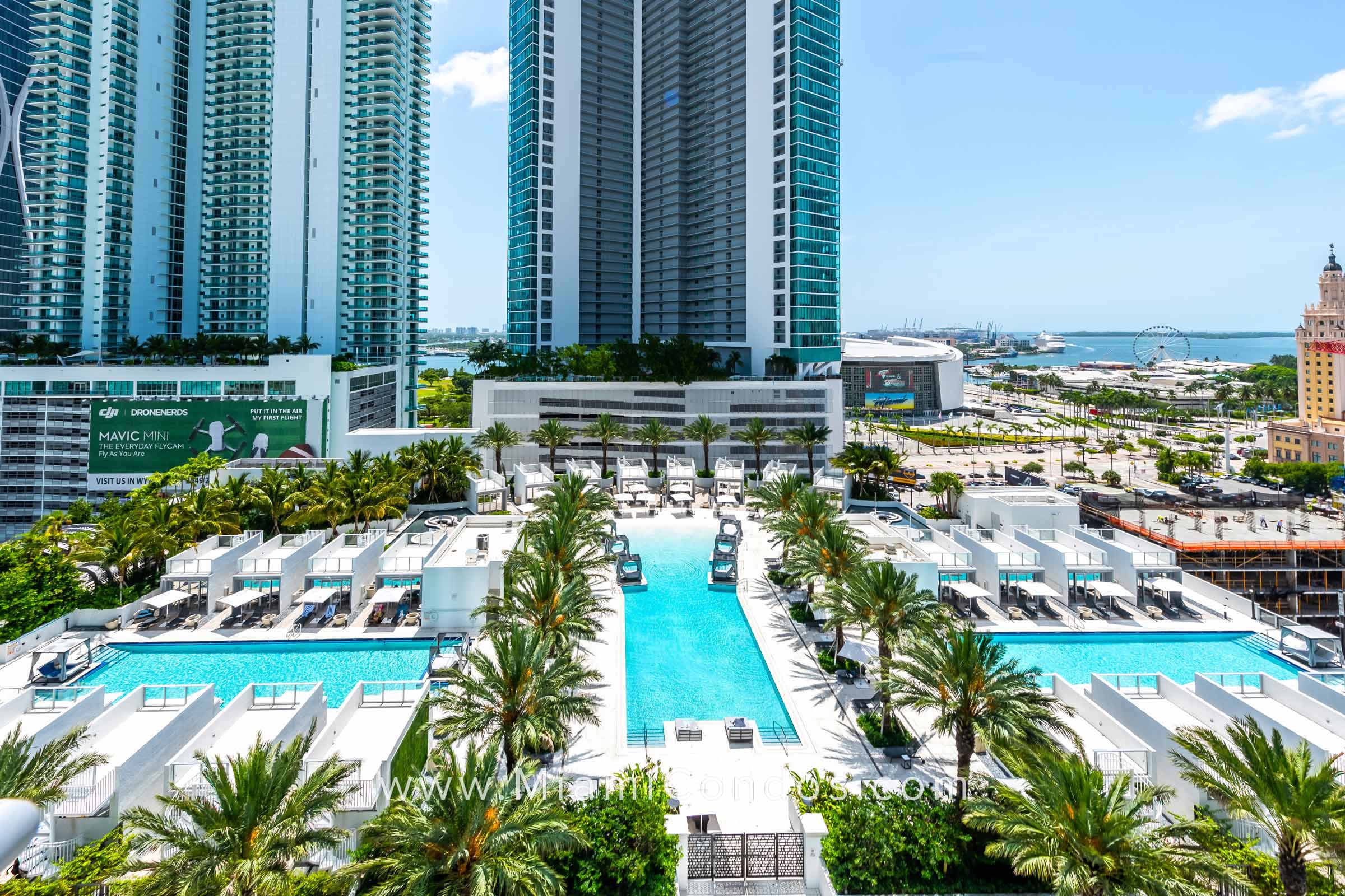 Paramount Miami Worldcenter 7th Level Pool Deck