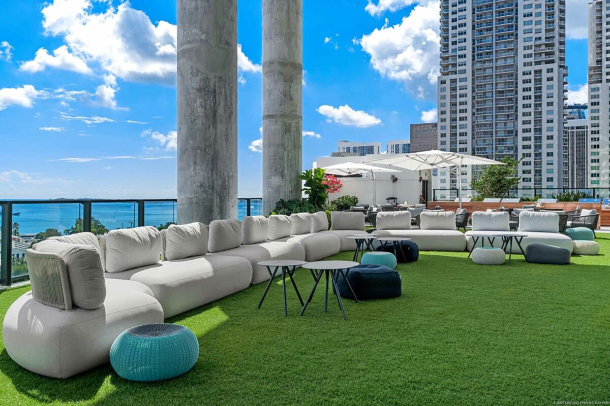 The Elser Hotel Downtown Miami AMenity Deck Lounge