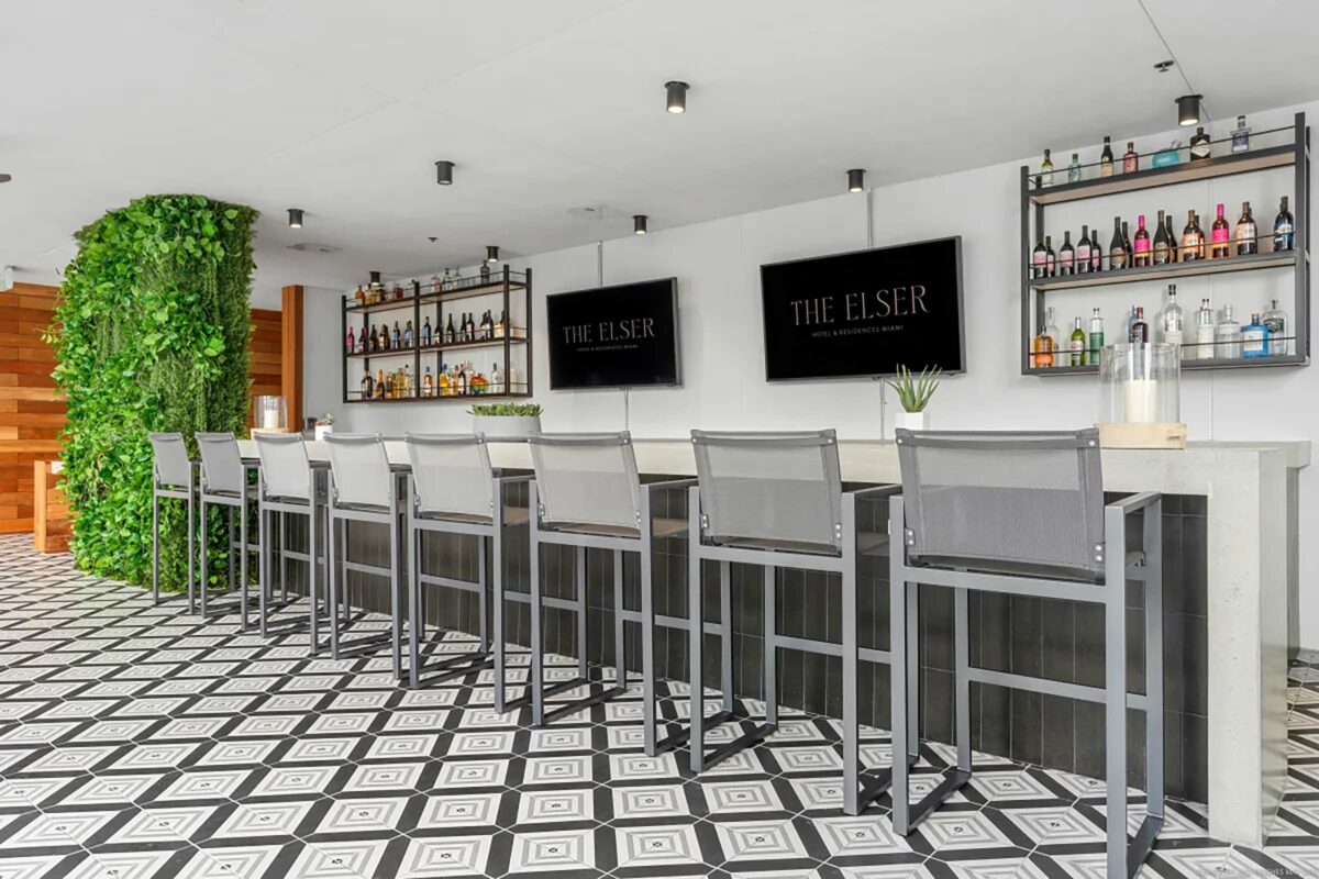 The Elser Hotel Downtown Miami Outdoor Bar