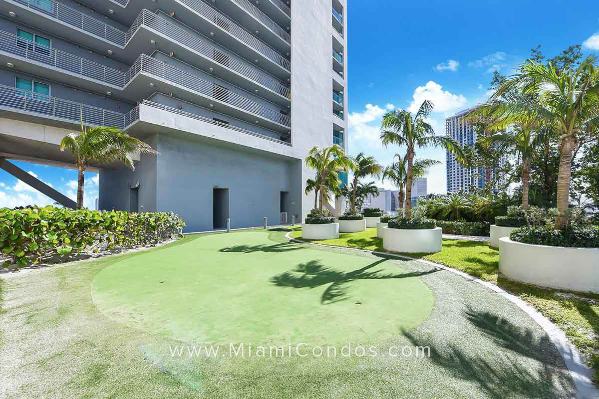 Marina Blue Condos in Downtown Miami Putting Green