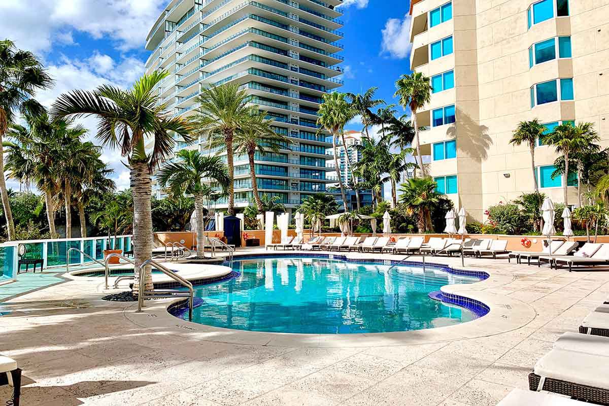 Portofino Tower Condos South Beach Pooldeck