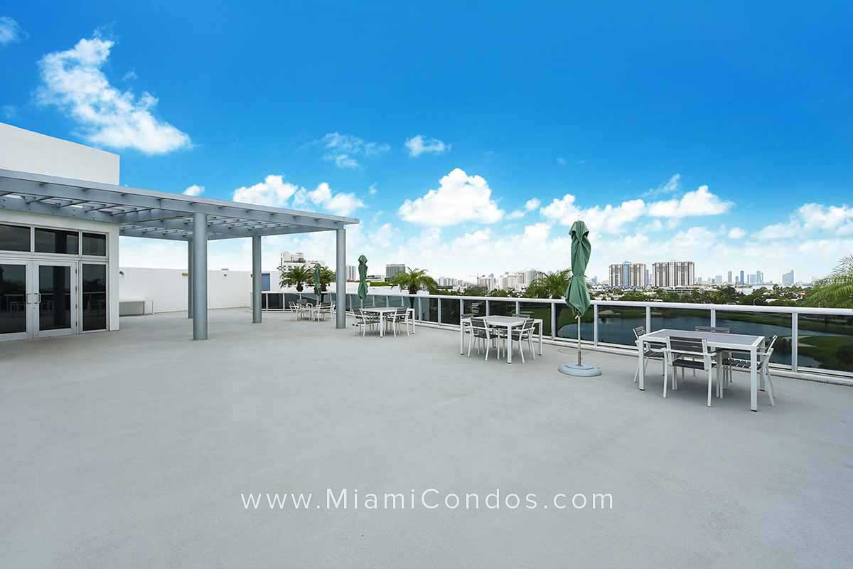 The Meridian Condos South Beach Rooftop Dining Area