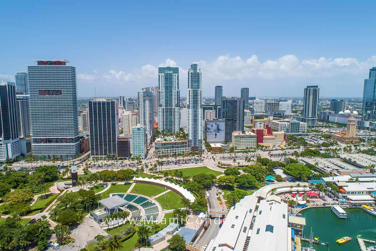 Vizcayne Condo Towers in Downtown Miami