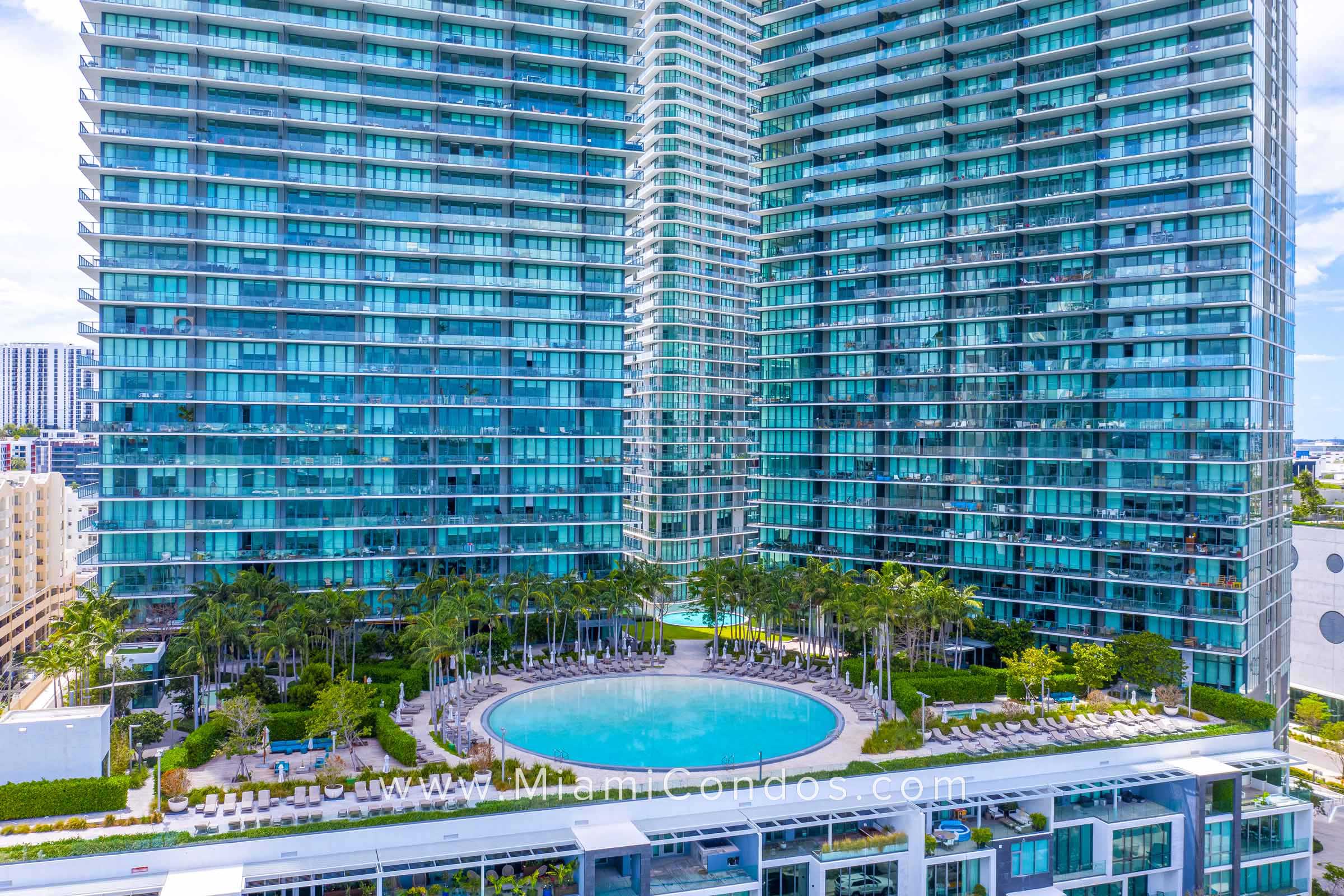 Gran Paraiso and Paraiso Bay Condos Pool Deck