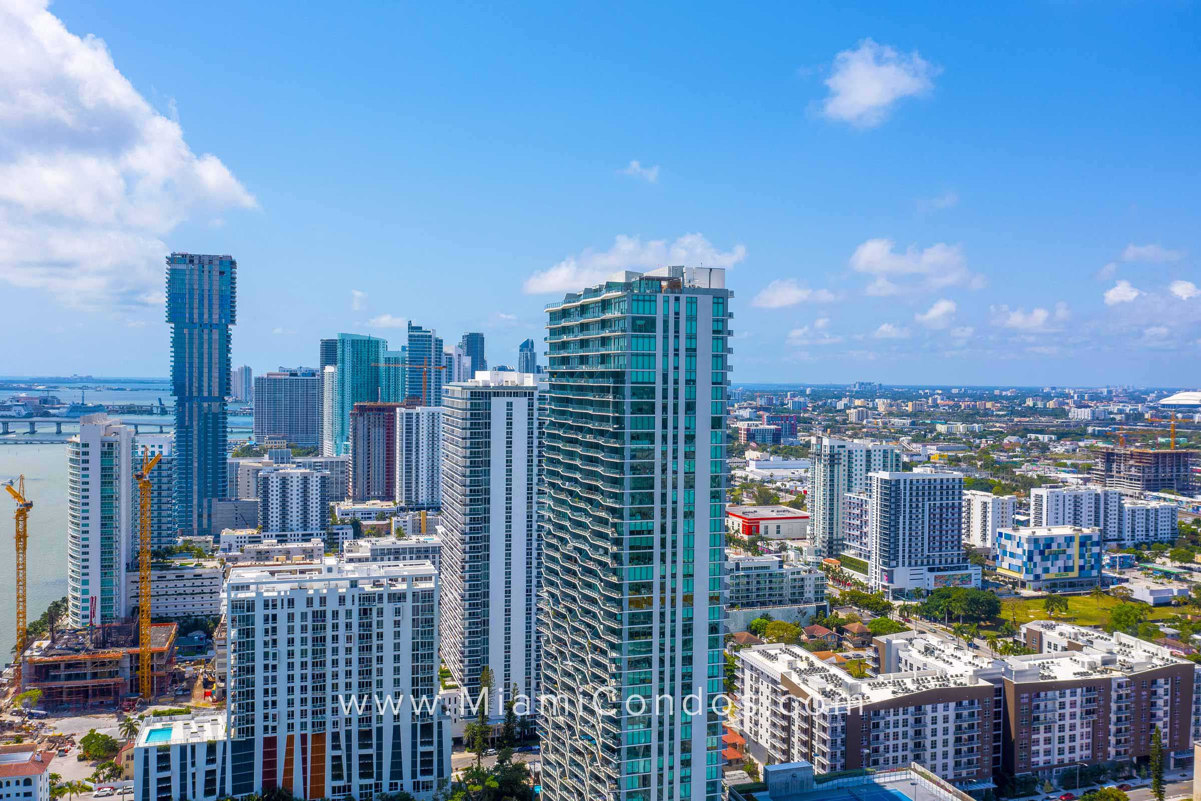 Icon Bay Building in Edgewater