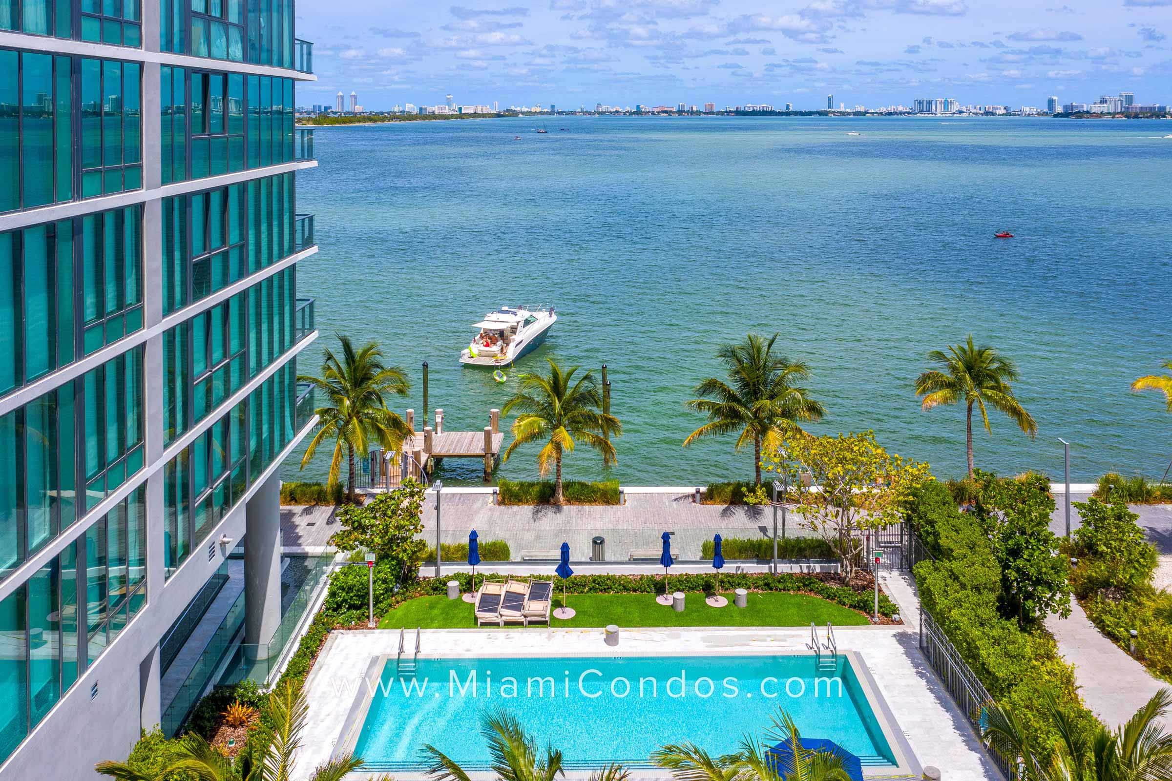 One Paraiso Bayfront Lounge Pool