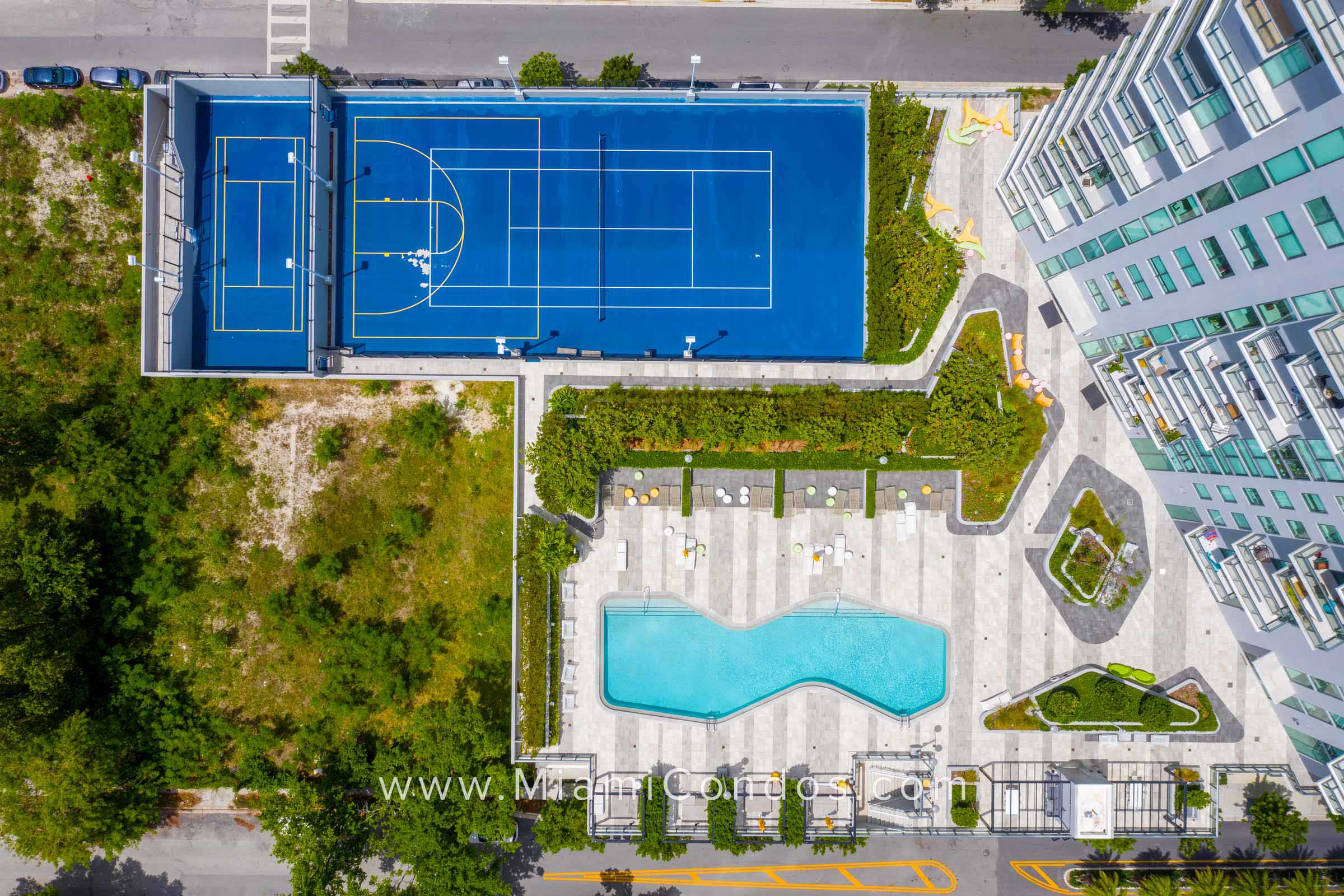 Paraiso Bayviews Tennis Court and Pool