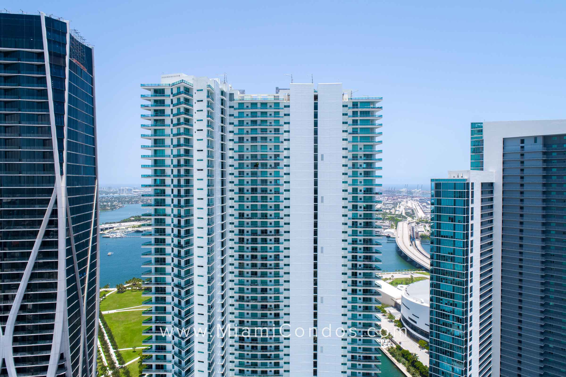 900 Biscayne Bay Condo Building in Downtown Miami