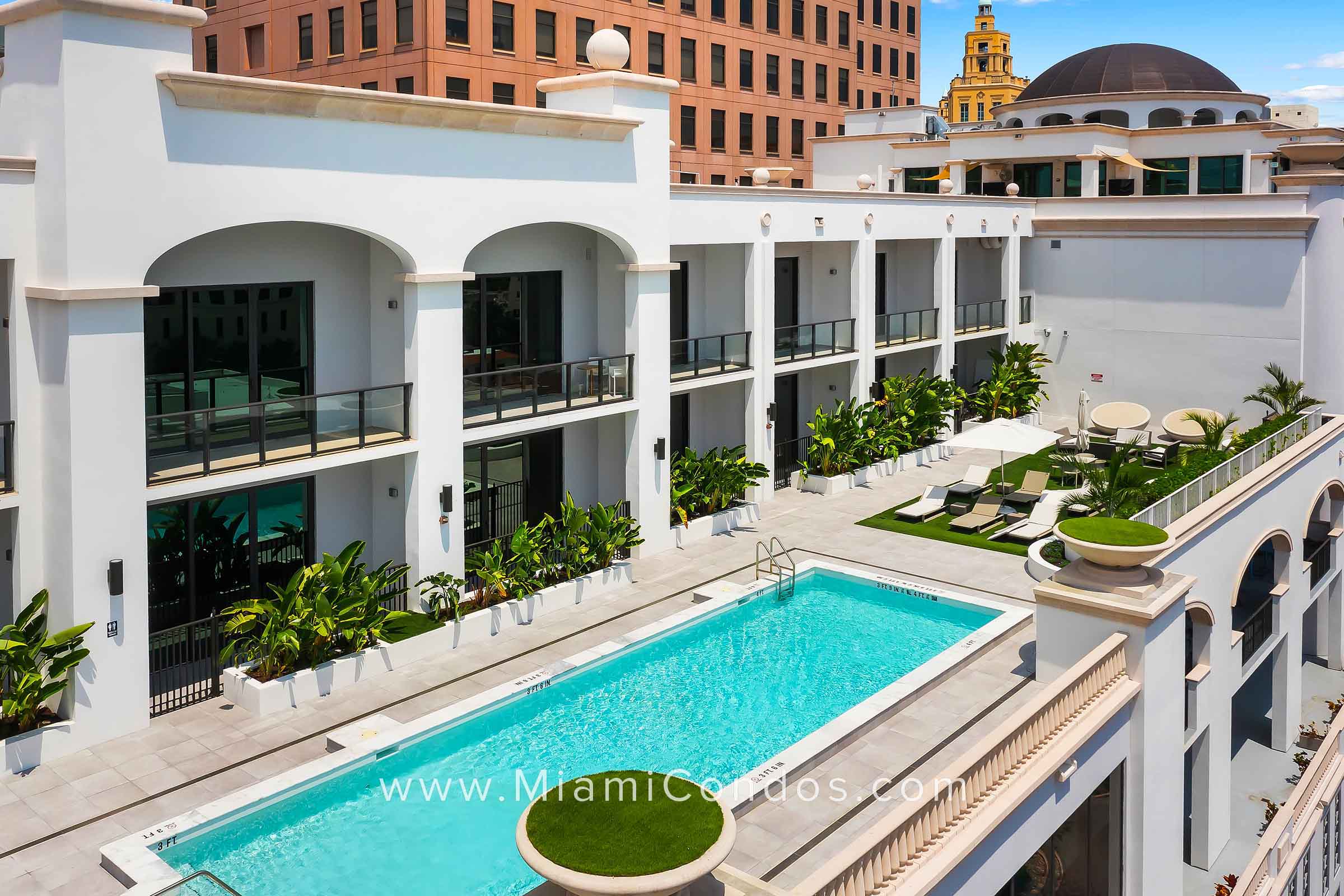 Giralda Place Condos Pool